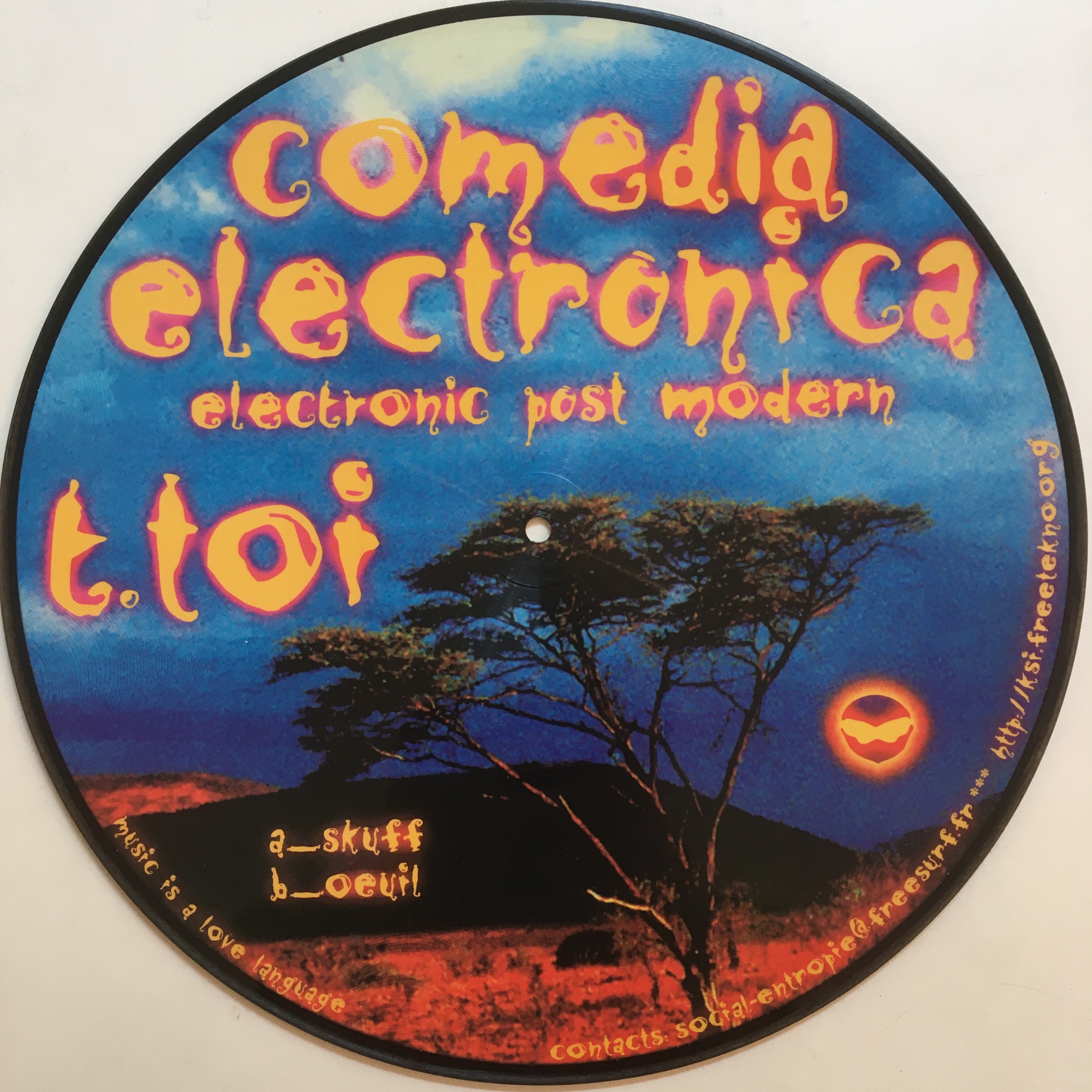 T.Toi: Comedia Electronica